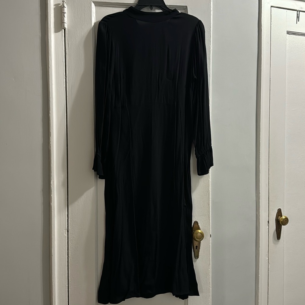 NWT Loft Dress with Small Slit detail. Size 6